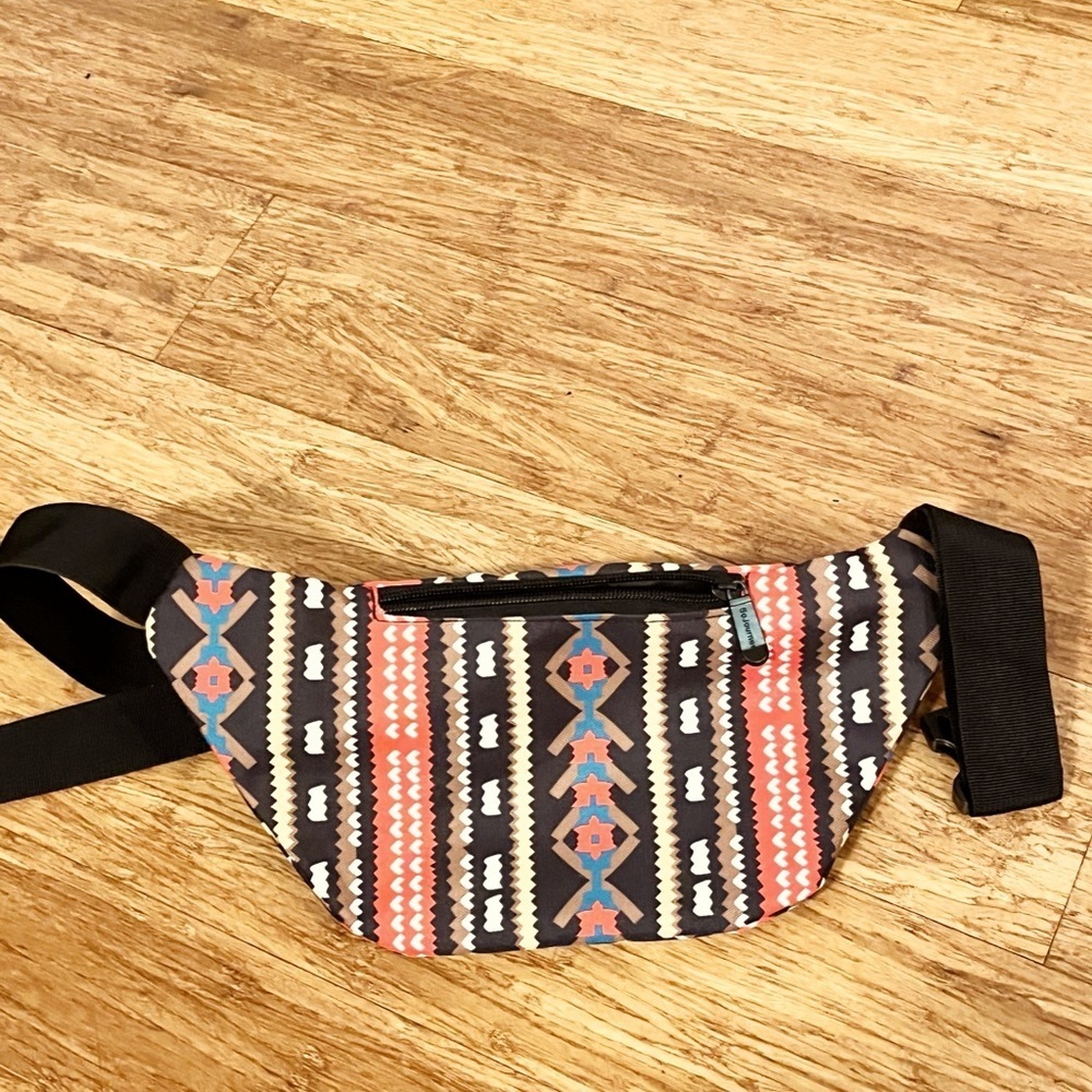Like New! Sojourner Boho Tribal Aztec Red, Black, Blue, Brown Waist Pack OS - Picture 6 of 6